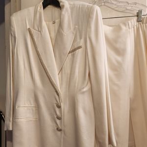 Ladies 2 Piece White Skirt Suit